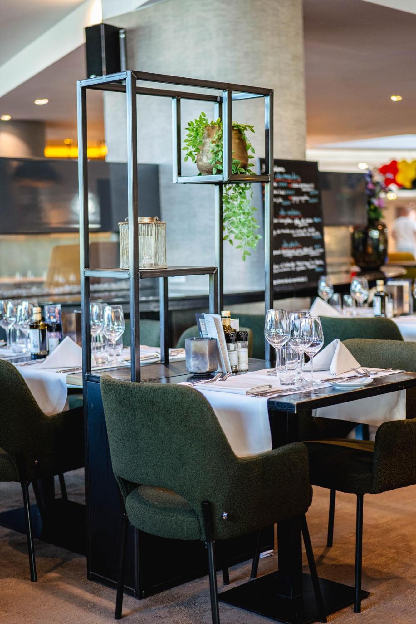 Van Der Valk Hotel Mons Congres & Spa Экстерьер фото